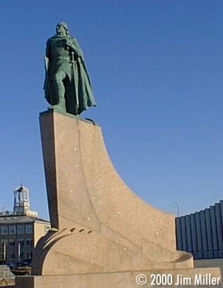 Leifur Eirksson Statue  2000 Jim Miller - Olympus D-220L