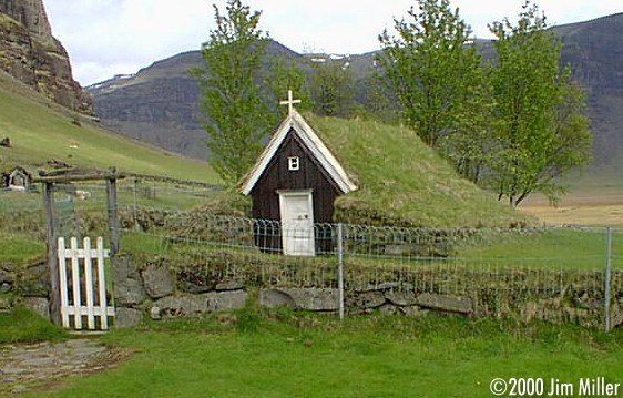 Turf Church at Npsstadur 1999 Jim Miller - Olympus D-220L